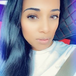 Meet your Posher, Nuvia